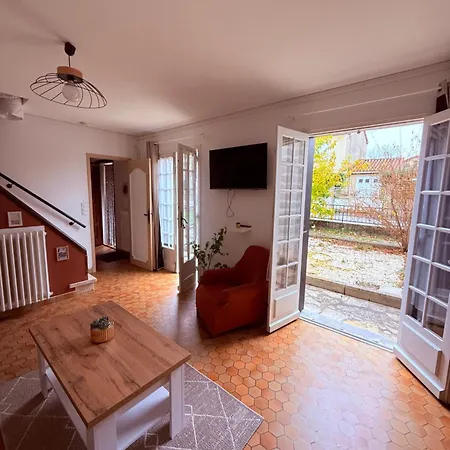 Maison Proche De La Cite Avec Jardin